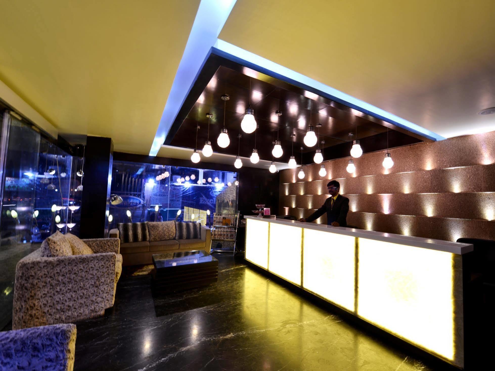 Hotel Mk Vivanta Gwalior Esterno foto